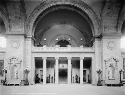 Hoofdtrap, Metropolitan Museum of Art, New York, c.1902-10 door Detroit Publishing Co.